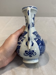 A Chinese blue and white ewer and cover, Kangxi