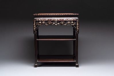 A Chinese mother-of-pearl inlaid hongmu three-tier console table with marble top, 19/20th C.