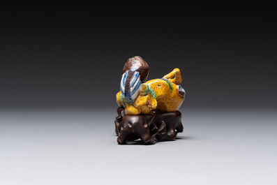 Six Chinese porcelain and glass brush rests, 19/20th C.