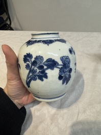 A Chinese blue and white 'dragon' plate and a 'floral' jarlet, Yongzheng mark, 17/18th C.
