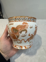 A Chinese Thai market 'Buddhist lions' vessel and an offering tazza, 19th C.