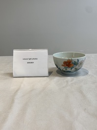 A fine Chinese famille rose bowl with floral design, Yongzheng mark, 20th C.