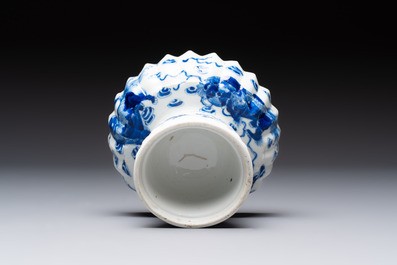 A Chinese Thai market 'Buddhist lions' vessel and an offering tazza, 19th C.