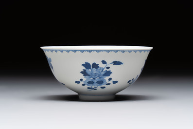 Four Chinese famille rose bowls and a blue and white bowl, Guangxu mark, 19/20th C.