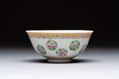 Four Chinese famille rose bowls and a blue and white bowl, Guangxu mark, 19/20th C.