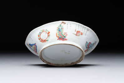 A pair of Chinese famille rose ''Wu Shuang Pu' tazzas, 19th C.
