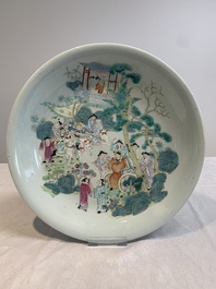 A Chinese famille rose dish with figural design, Qianlong mark, 19/20th C.