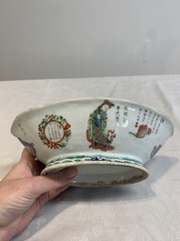 A pair of Chinese famille rose ''Wu Shuang Pu' tazzas, 19th C.