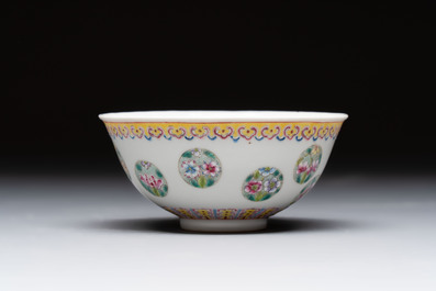 Four Chinese famille rose bowls and a blue and white bowl, Guangxu mark, 19/20th C.