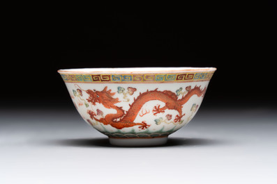 Four Chinese famille rose bowls and a blue and white bowl, Guangxu mark, 19/20th C.