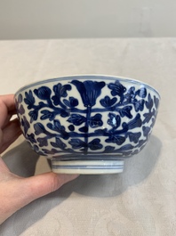 A pair of Chinese blue and white bowls with floral design, Kangxi