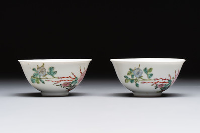 Four Chinese famille rose bowls and a blue and white bowl, Guangxu mark, 19/20th C.
