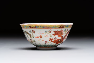 Four Chinese famille rose bowls and a blue and white bowl, Guangxu mark, 19/20th C.