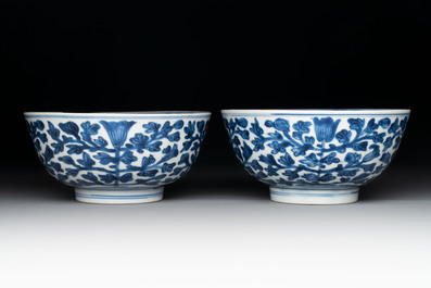 A pair of Chinese blue and white bowls with floral design, Kangxi