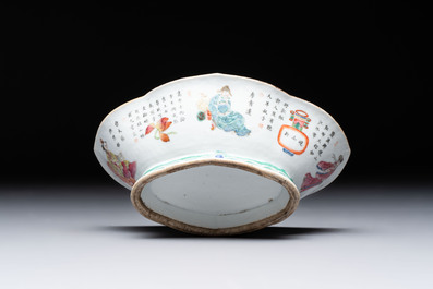 A pair of Chinese famille rose ''Wu Shuang Pu' tazzas, 19th C.