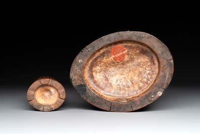 Two Chinese carved bamboo brush pots and an ink stone with wooden cover and stand, signed He Xuanting 何選廷 and Dian Liangbi 典良弼, 19th C.