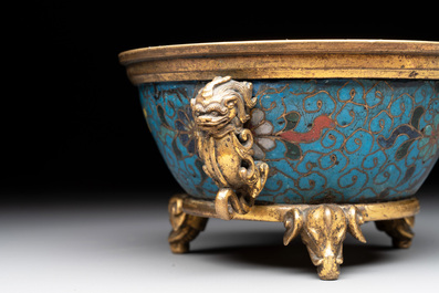 A fine and rare Chinese gilt cloisonn&eacute; tripod censer with floral design and 'luduan' handles, Jingtai mark, 17th C.