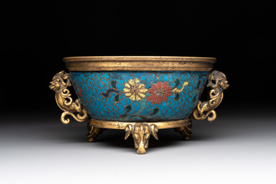 A fine and rare Chinese gilt cloisonn&eacute; tripod censer with floral design and 'luduan' handles, Jingtai mark, 17th C.