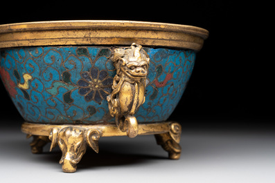 A fine and rare Chinese gilt cloisonn&eacute; tripod censer with floral design and 'luduan' handles, Jingtai mark, 17th C.