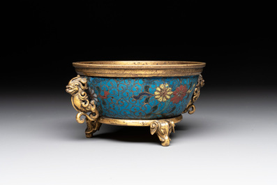 A fine and rare Chinese gilt cloisonn&eacute; tripod censer with floral design and 'luduan' handles, Jingtai mark, 17th C.