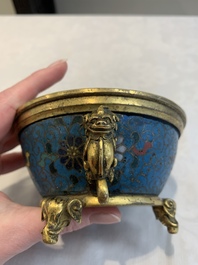 A fine and rare Chinese gilt cloisonn&eacute; tripod censer with floral design and 'luduan' handles, Jingtai mark, 17th C.