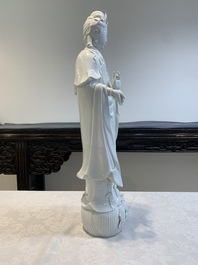 A large Chinese Dehua blanc de Chine figure of Guanyin, 19/20th C.