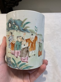 A Chinese famille rose 'shou' plate and a '100 boys' brush pot, Guangxu mark, 20th C.