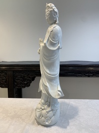 A large Chinese Dehua blanc de Chine figure of Guanyin, 19/20th C.