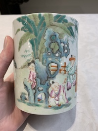 A Chinese famille rose 'shou' plate and a '100 boys' brush pot, Guangxu mark, 20th C.