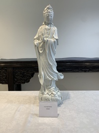A large Chinese Dehua blanc de Chine figure of Guanyin, 19/20th C.