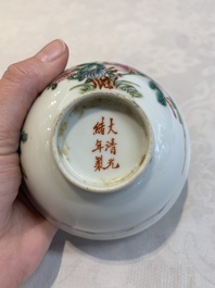 Four Chinese famille rose bowls and a blue and white bowl, Guangxu mark, 19/20th C.