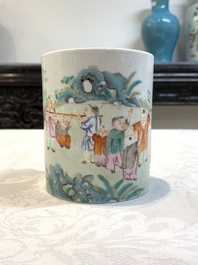 A Chinese famille rose 'shou' plate and a '100 boys' brush pot, Guangxu mark, 20th C.