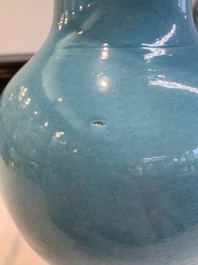 A Chinese turquoise-glazed vase, 19th C.