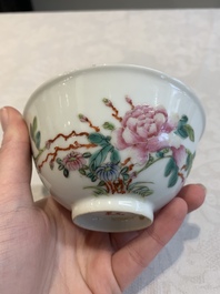 Four Chinese famille rose bowls and a blue and white bowl, Guangxu mark, 19/20th C.