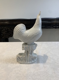 A pair of Chinese Dehua blanc de Chine models of roosters, 18th C.