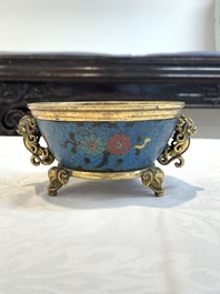 A fine and rare Chinese gilt cloisonn&eacute; tripod censer with floral design and 'luduan' handles, Jingtai mark, 17th C.