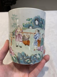 A Chinese famille rose 'shou' plate and a '100 boys' brush pot, Guangxu mark, 20th C.