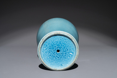 A Chinese turquoise-glazed vase, 19th C.
