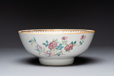 A rare Chinese famille rose 'Scotsmen' bowl, Qianlong, ca. 1745