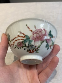 Four Chinese famille rose bowls and a blue and white bowl, Guangxu mark, 19/20th C.