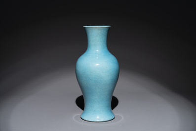 A Chinese turquoise-glazed vase, 19th C.