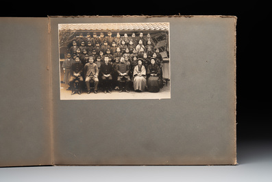 Six photo albums with sights, landmarks and people of Japan, 1st half 20th C.