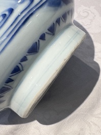 A Chinese blue and white 'Wen Wang Fang Xian 文王訪賢' bottle vase, Transitional period