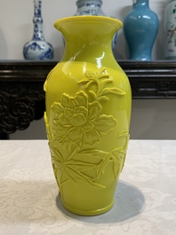 A pair of Chinese yellow Peking glass vases with peonies and a bird, 20th C.