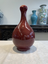 A Chinese flamb&eacute;-glazed garlic-mouth vase, Qianlong mark, 19/20th C.