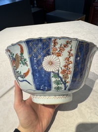 A Chinese verte-Imari bowl with floral design, Kangxi