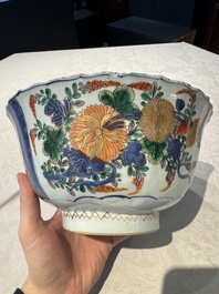 A Chinese verte-Imari bowl with floral design, Kangxi