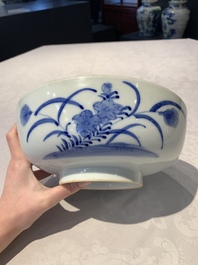 A Japanese Kakiemon-style blue and white 'quails' bowl, 19/20th C.