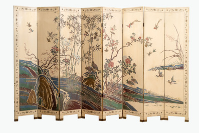 A Chinese polychrome lacquered wooden eight-panel folding screen with a pond scene, 19/20th C.