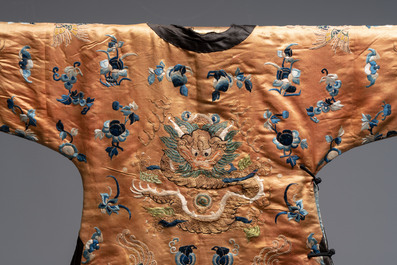 A Chinese gold-thread-embroidered brown-ground silk 'dragon and phoenix' robe, 18/19th C.